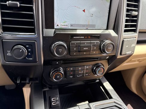 Used 2017 Ford F150 XLT w/ Equipment Group 302A Luxury AWD/4WD image 29
