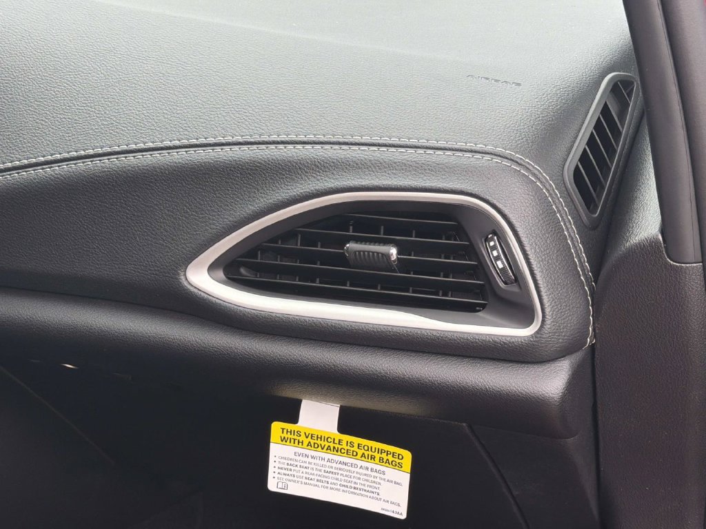 New 2027 Chrysler Pacifica Select AWD/4WD image 27
