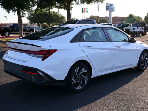 Used 2025 Hyundai Elantra Sport FWD image 11