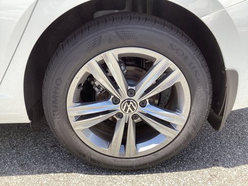 Used 2024 Volkswagen Jetta SE w/ Panoramic Sunroof Package FWD image 22
