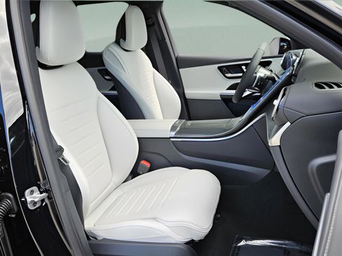 New 2026 Mercedes-Benz GLC 300 image 18