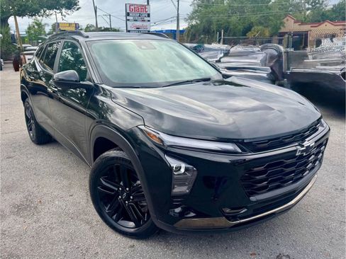 Used 2025 Chevrolet Trax ACTIV w/ Driver Confidence Package image 3