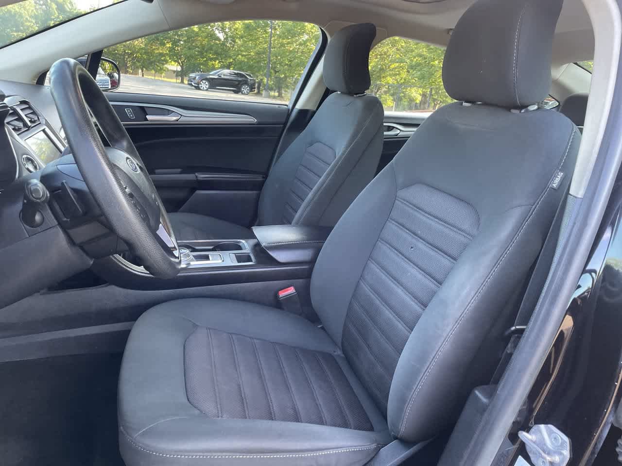 Used 2019 Ford Fusion SE AWD/4WD image 12