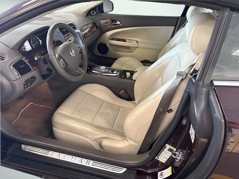 Used 2011 Jaguar XK Convertible RWD image 2