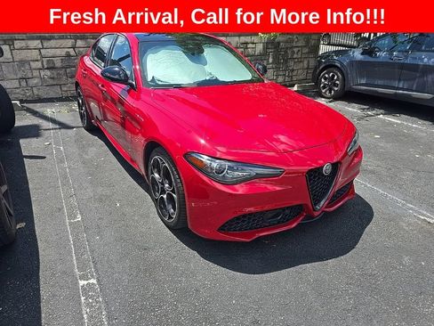 Used 2022 Alfa Romeo Giulia Veloce AWD/4WD image 1