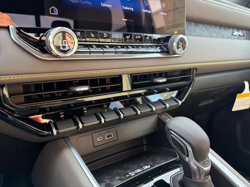 New 2026 Chevrolet Colorado ZR2 w/ Technology Package AWD/4WD image 26
