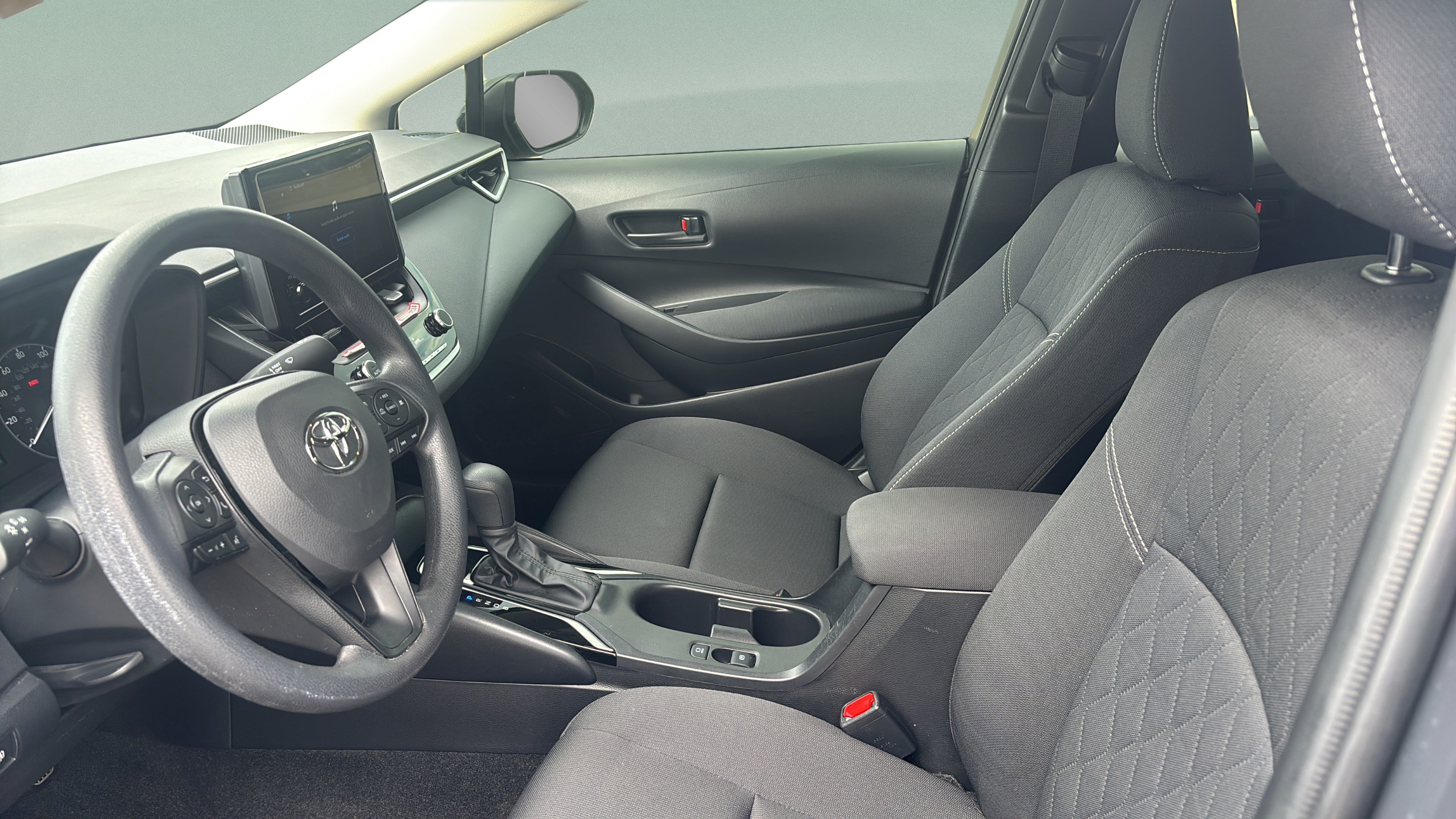 Used 2025 Toyota Corolla LE FWD image 10