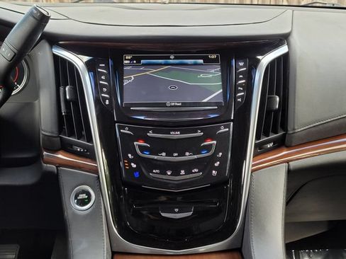 Used 2019 Cadillac Escalade Premium Luxury RWD image 15