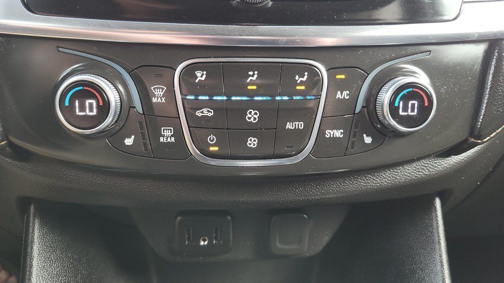 Used 2021 Chevrolet Traverse LT FWD image 35