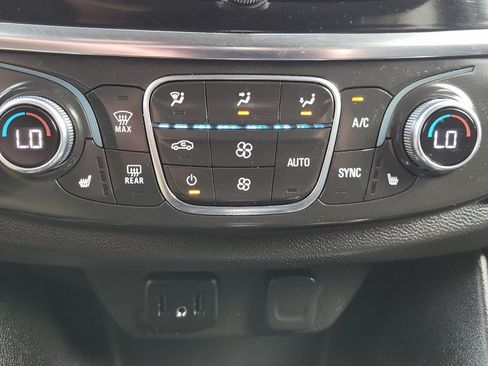 Used 2021 Chevrolet Traverse LT FWD image 35