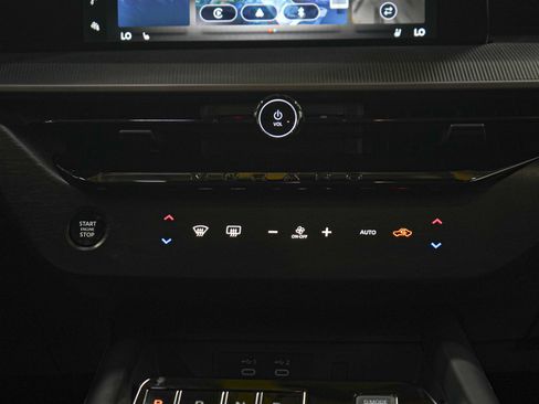 Used 2025 Nissan Murano SV AWD/4WD image 16