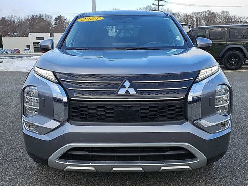 Used 2024 Mitsubishi Outlander SE image 2