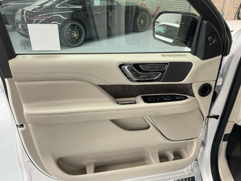 Used 2018 Lincoln Navigator Select w/ Technology Package image 24