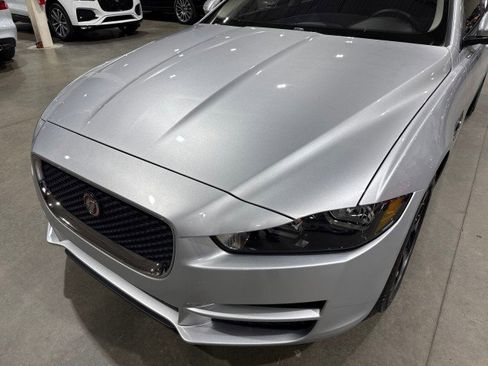 Used 2017 Jaguar XE Premium image 31