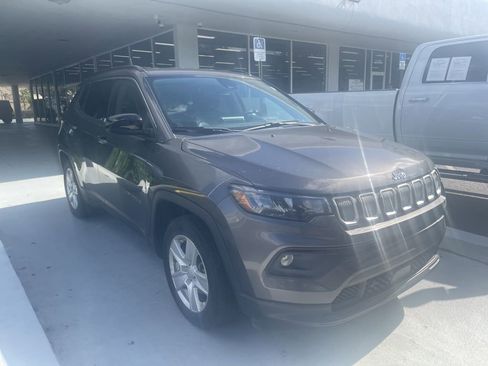Used 2022 Jeep Compass Latitude image 3