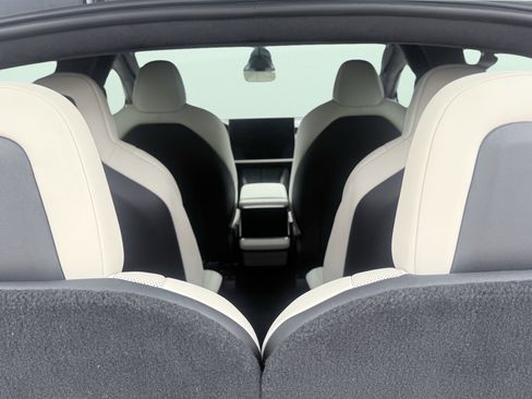 Used 2023 Tesla Model X AWD/4WD image 16