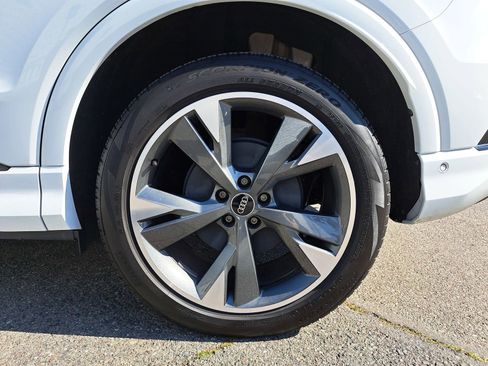 Used 2024 Audi Q4 e-tron Premium Plus image 37