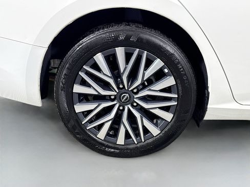 Used 2025 Nissan Altima 2.5 SV FWD image 33