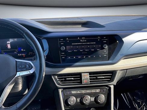 Used 2024 Volkswagen Taos SE image 9