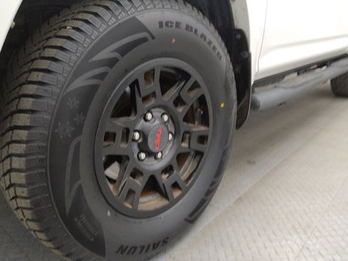 Used 2018 Toyota 4Runner SR5 image 31