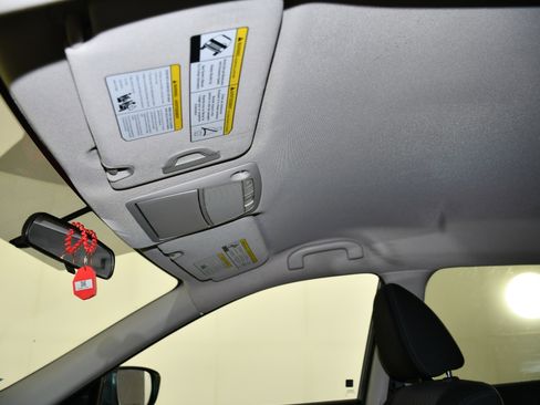 Used 2018 Nissan Rogue SV w/ Premium Package image 41