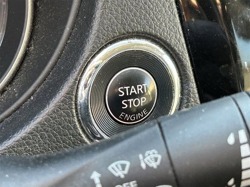 Certified 2018 Nissan Rogue SV image 9