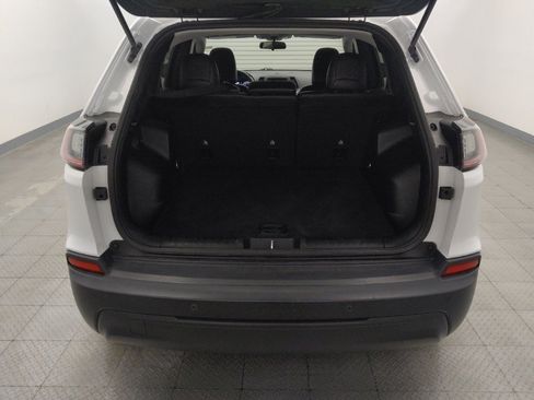 Used 2020 Jeep Cherokee Latitude Plus FWD image 29