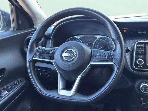 Used 2022 Nissan Kicks S FWD image 19