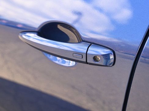 Used 2023 Nissan Rogue SV image 9