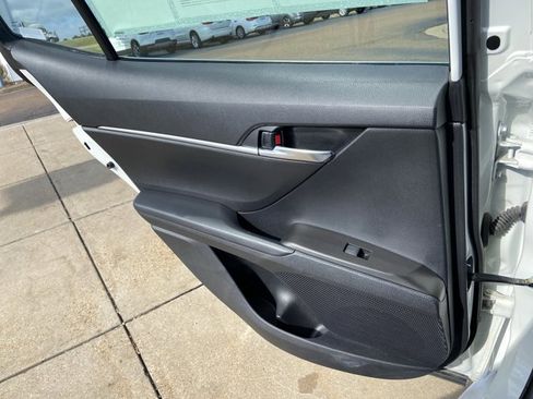 Used 2024 Toyota Camry SE image 44