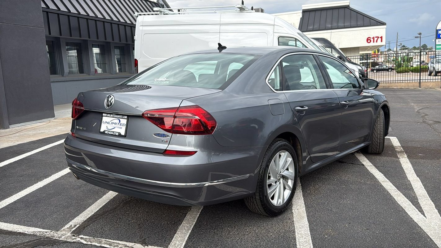 Used 2018 Volkswagen Passat 2.0T SE FWD image 3