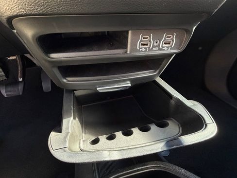 Certified 2025 Chrysler Pacifica Select image 28