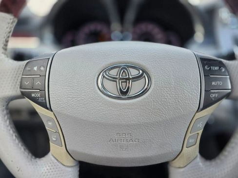 Used 2011 Toyota Avalon Limited image 13