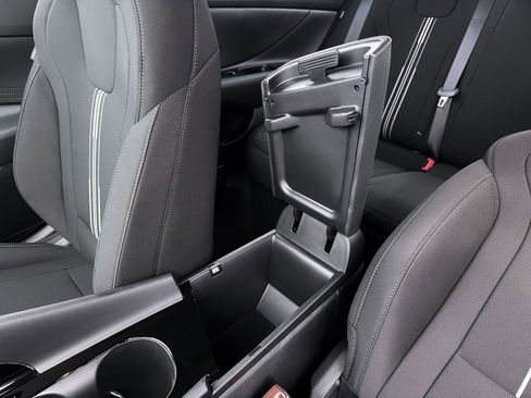 New 2026 Hyundai Elantra Hybrid FWD image 18