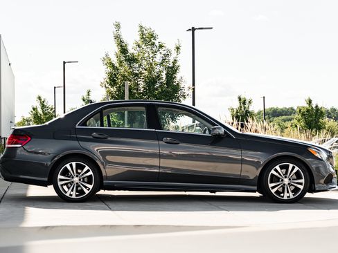 Used 2014 Mercedes-Benz E 350 4MATIC Sedan image 3