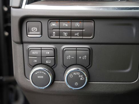 Used 2025 Chevrolet Suburban LT AWD/4WD image 25