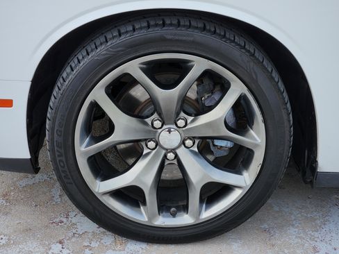 Used 2016 Dodge Challenger SXT RWD image 12