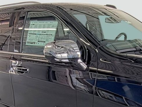New 2026 Chevrolet Suburban Premier w/ Sun And Tow Package AWD/4WD image 17