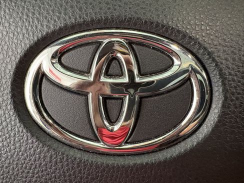 Used 2023 Toyota RAV4 SE w/ Weather & Moonroof Package AWD/4WD image 17