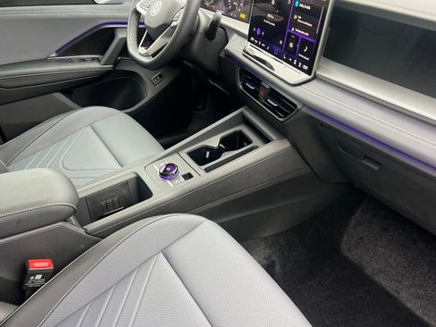 New 2026 Volkswagen Tiguan SE image 16