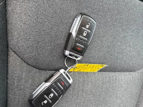 Used 2019 RAM 1500 Big Horn AWD/4WD image 5