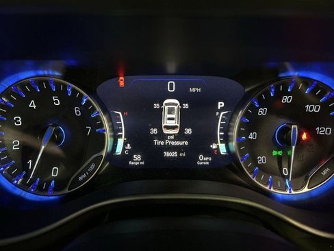 Used 2021 Chrysler Pacifica Touring image 15