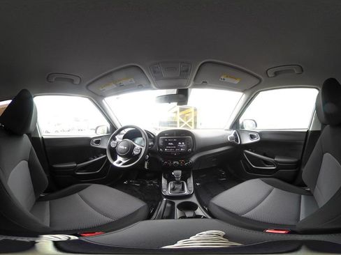 Used 2025 Kia Soul LX w/ LX Technology Package FWD image 47