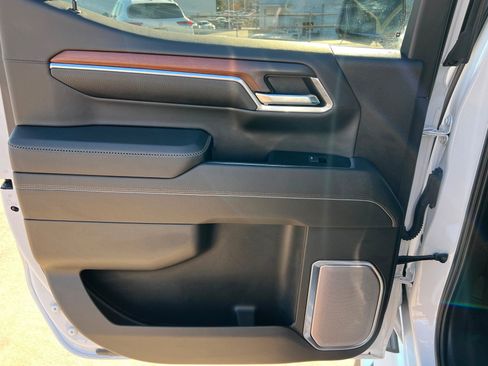 Used 2024 GMC Sierra 1500 Denali AWD/4WD image 19