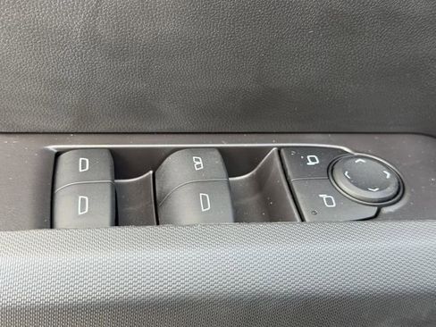 New 2025 Chevrolet Colorado LT RWD image 16