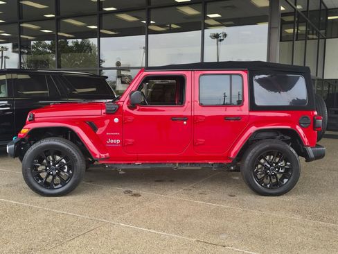Used 2024 Jeep Wrangler Unlimited Sahara AWD/4WD image 2
