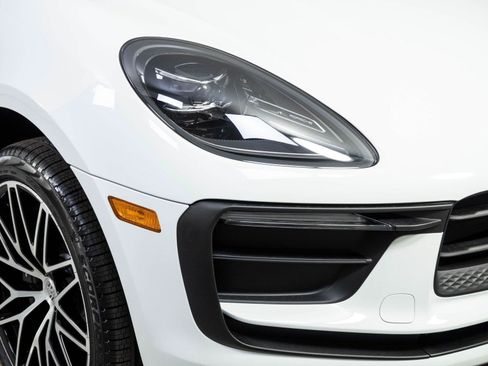 New 2026 Porsche Macan AWD/4WD image 38
