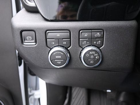 New 2026 GMC Sierra 2500 SLE w/ Preferred Package image 16