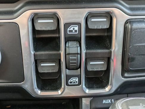 Used 2022 Jeep Wrangler Unlimited Sahara w/ LED Lighting Group AWD/4WD image 23