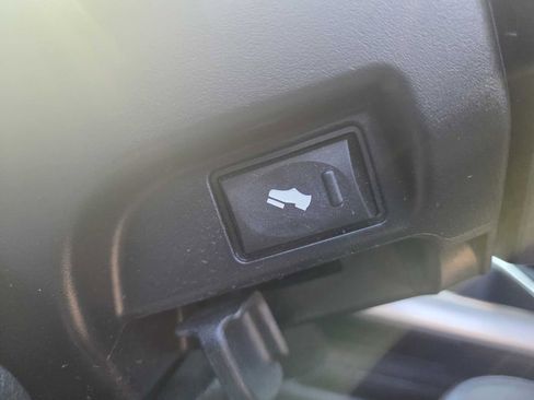 Used 2015 RAM 1500 Sport w/ Convenience Group image 17